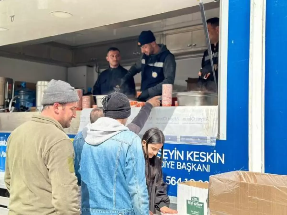 Sultanbeyli Belediyesi Elbistan ve Kırıkhan\'da depremin yaralarını sarıyor