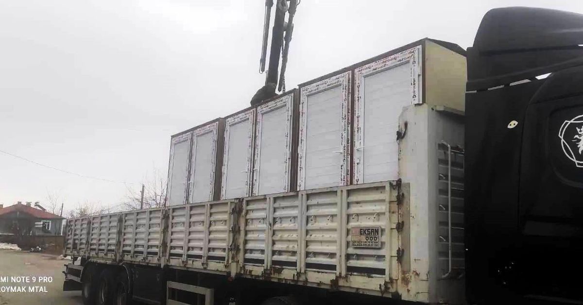 Güroymak\'ta üretilen seyyar duş ve tuvaletler deprem bölgelerine gönderildi