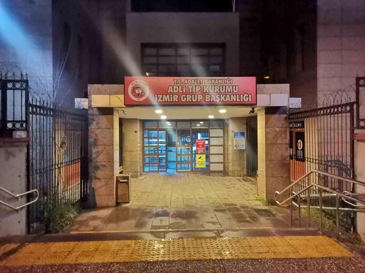 İzmir\'de sobadan sızan gazın zehirlediği yaşlı kadın hayatını kaybetti