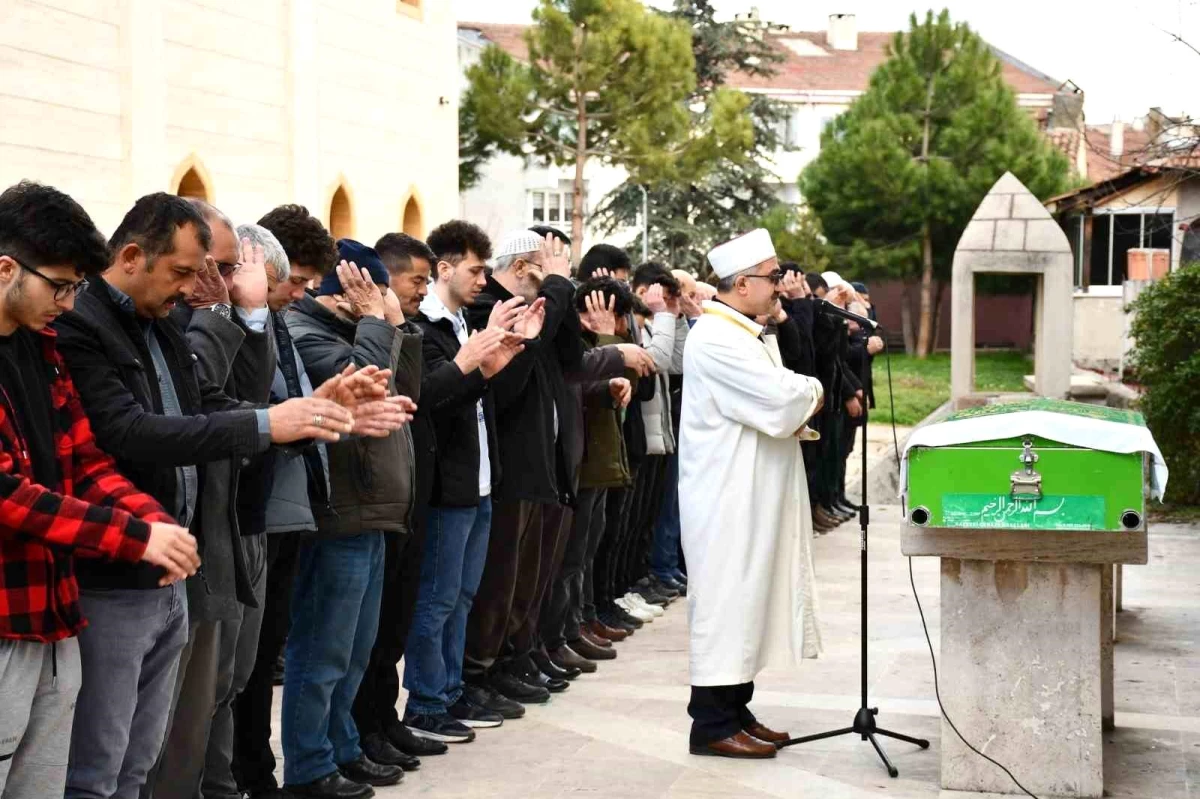 Kalp krizi sonucu vefat eden okul müdürü toprağa verildi