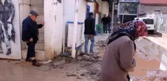 Kemeraltı esnafının bozuk yol çilesi: 'Caddeyi afet bölgesi ilan ettik'
