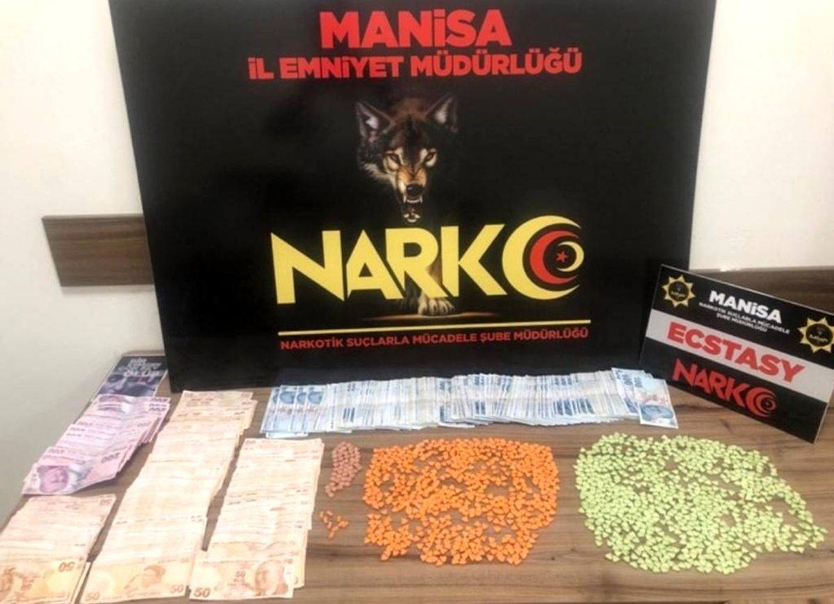 Manisa\'da uyuşturucuyla yakalanan 3 şüpheli tutuklandı
