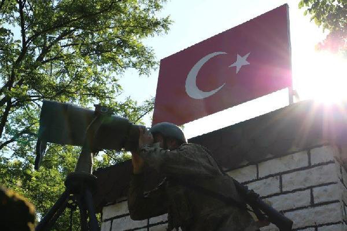 MSB: Yunanistan\'dan Türkiye\'ye itilen 3 FETÖ mensubu yakalandı