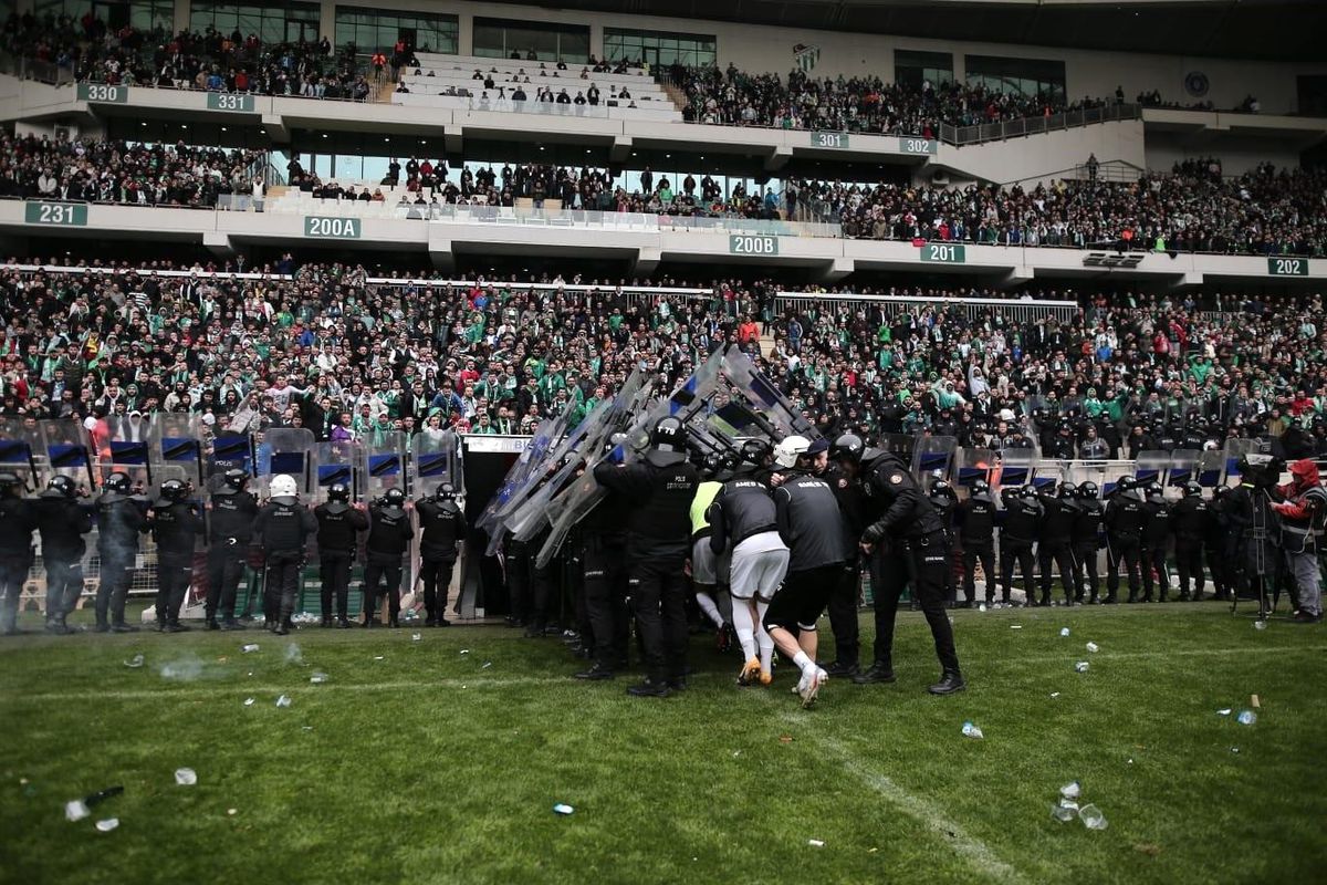PFDK, Bursaspor'a 9 maç seyircisiz oynama cezası verdi