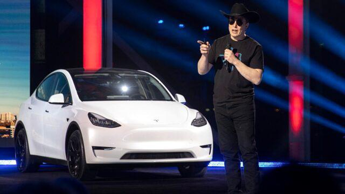 Tesla\'dan uygun fiyatlı tam otonom araba geliyor!
