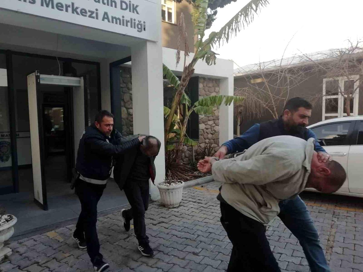Urla\'da uyuşturucu sattığı tespit edilen iki kişiye suçüstü
