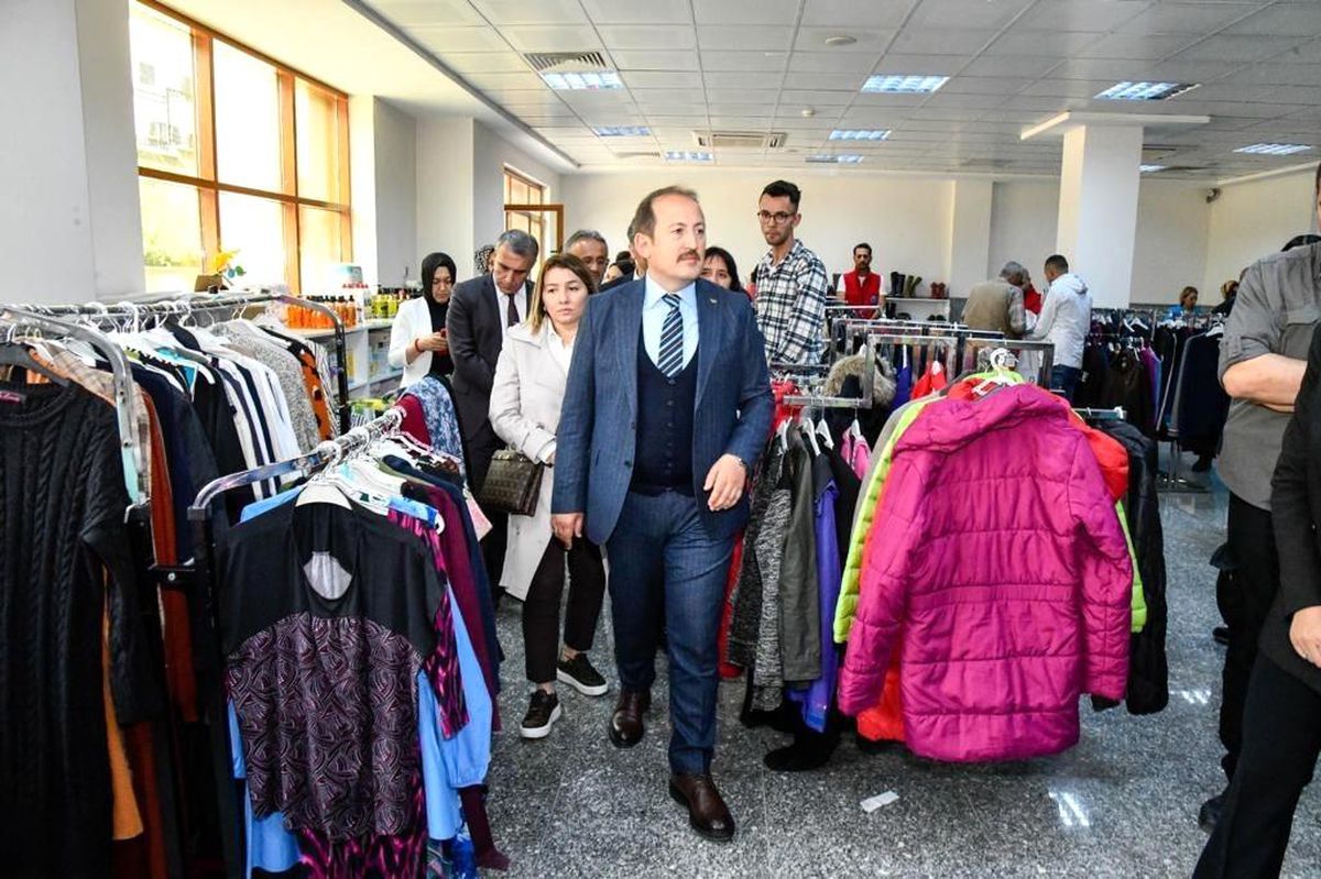 Vali Pehlivan: "Sosyal market ile toplam 2 milyon 443 bin TL yardım yapıldı"