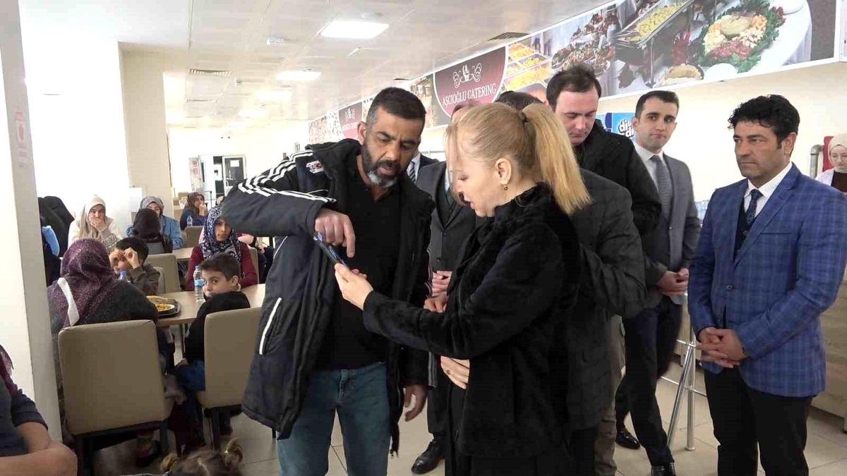 Valinin öğretmen eşi eski öğrencisinin depremde hayatını kaybettiğini yıllar sonra gördüğü ailesinden öğrendi