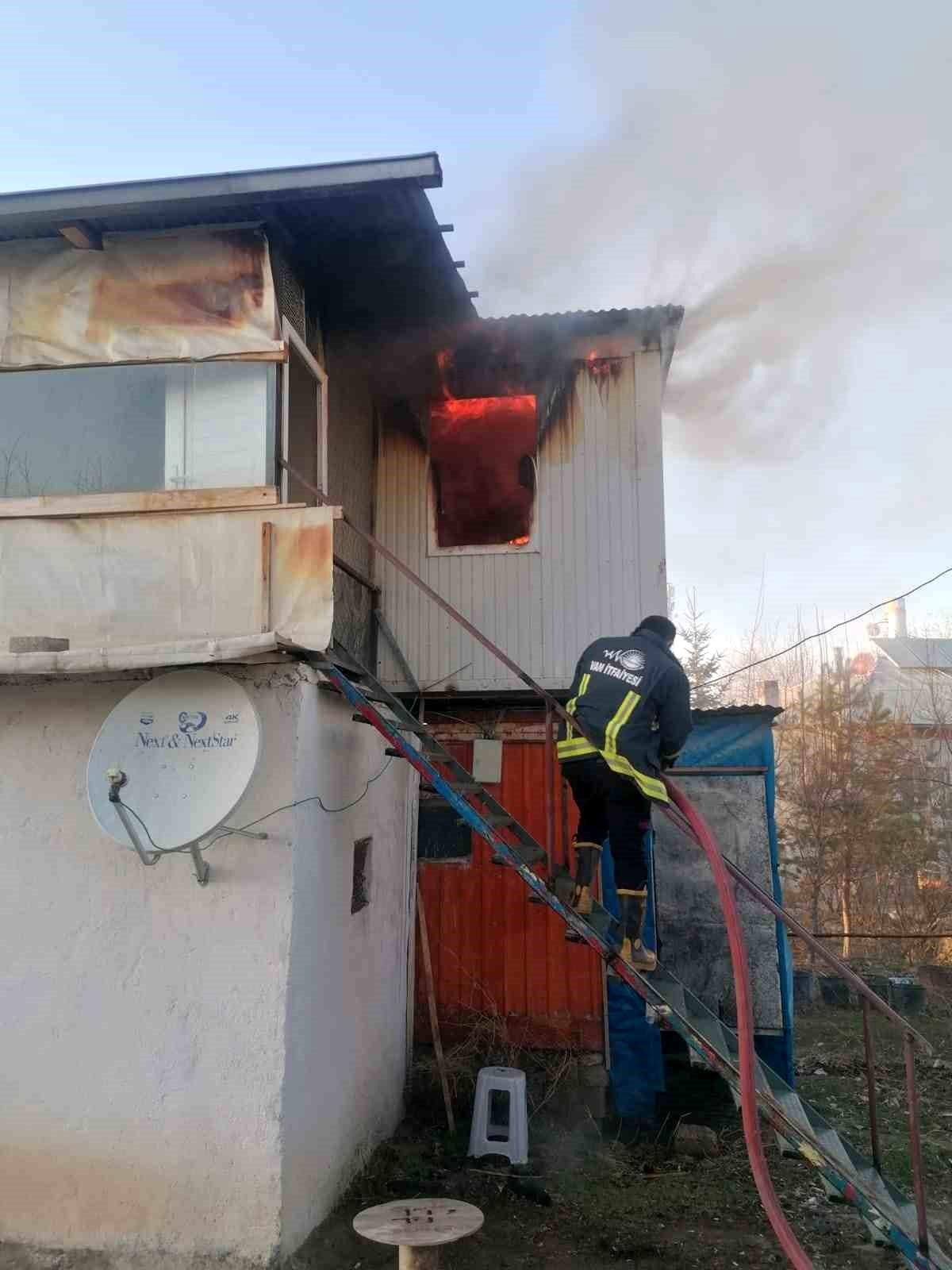 Van\'da konteyner yangını