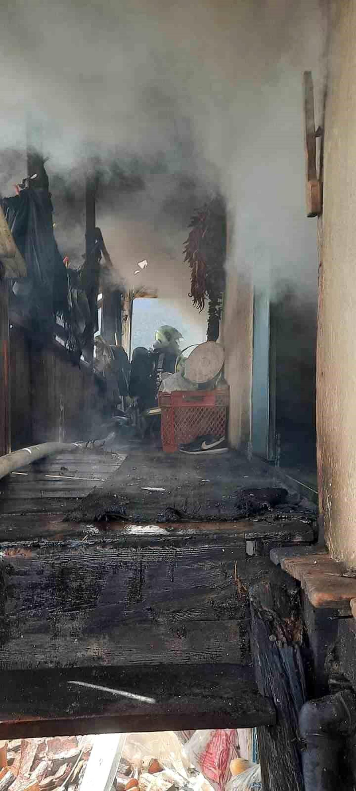 Yanan ev küle döndü