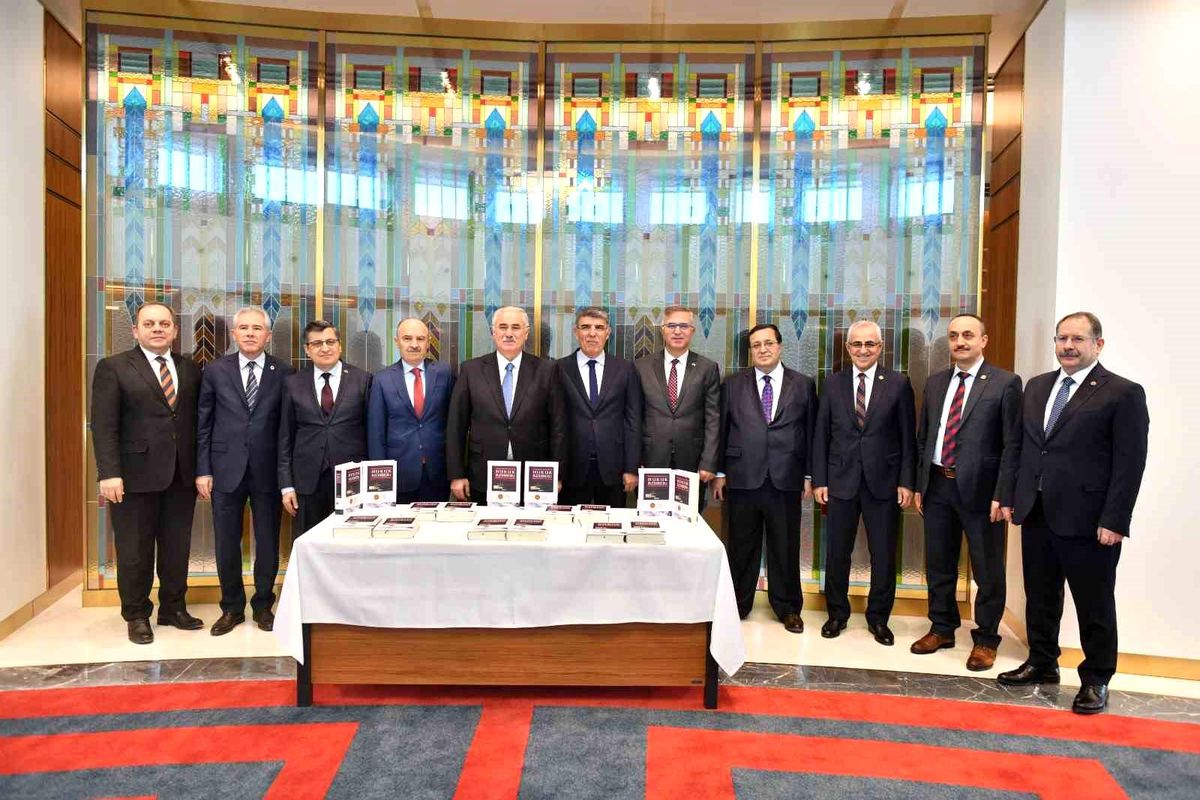 Yargıtay Başkanı Akarca, \'Hukuk Rehberi\'nin tanıtımına katıldı