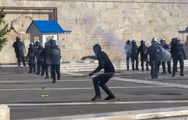 Yunanistan'da Tren Kazasının Ardından Protestolar Sürüyor Yunanistan'da Tren Kazasının Ardından Protestolar Sürüyor