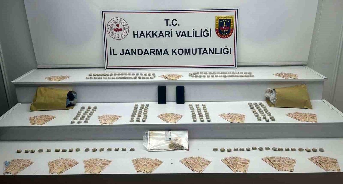 Yuttukları uyuşturucuyla İstanbul\'a gitmek isteyen 2 kişi yakalandı
