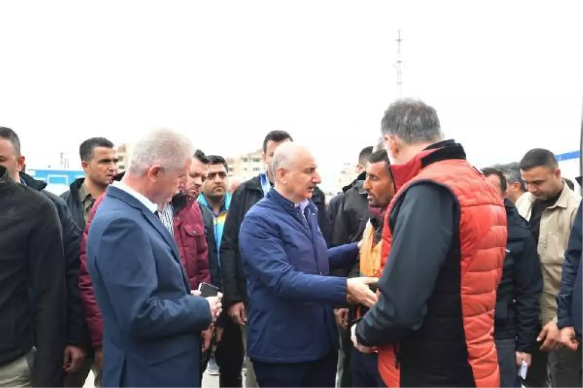 Bakan Karaismailoğlu, Gaziantep'te depremzedelerle görüştü
