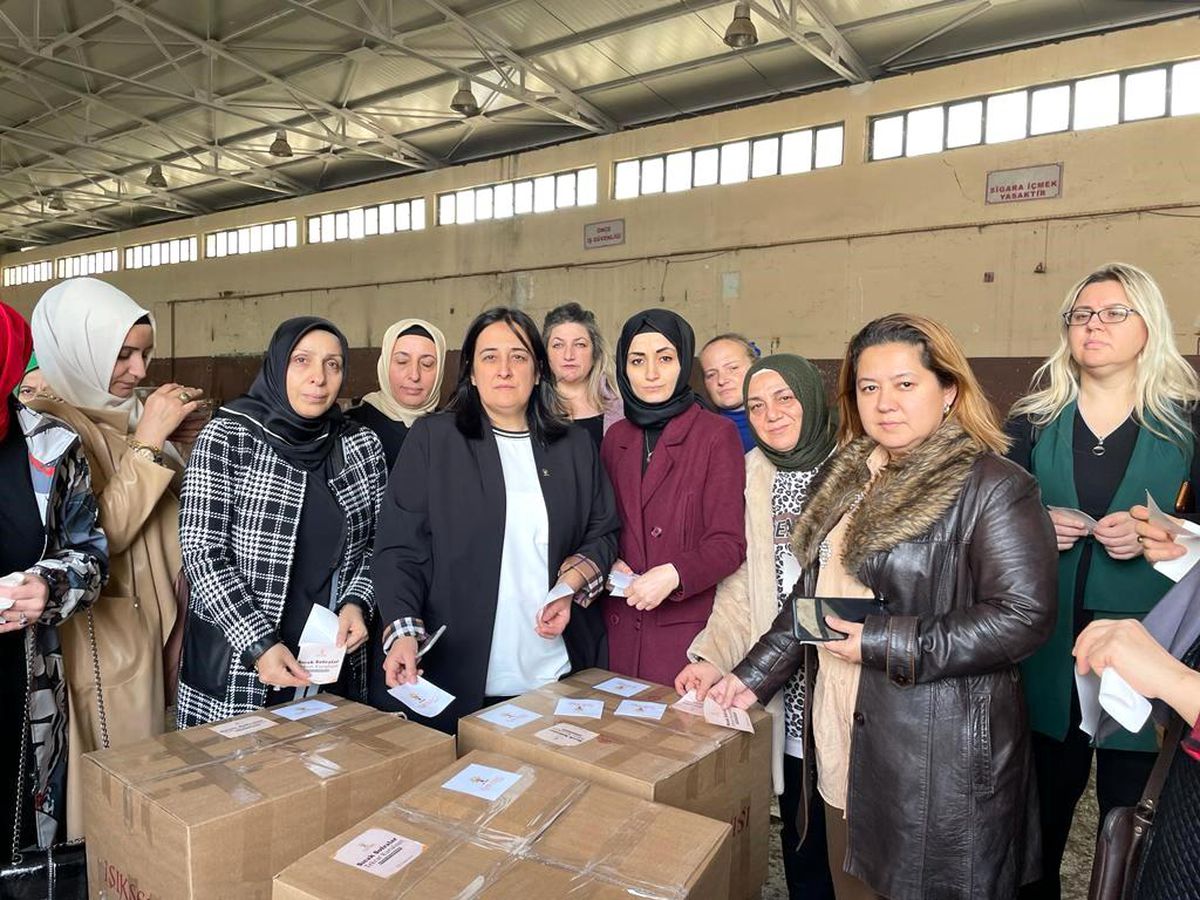 Bursalı Ak kadınlardan Hatay\'a 550 koli mutfak malzemesi