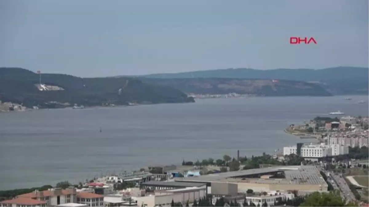 ÇANAKKALE\'DE YAKALANAN NESLİ TEHLİKEDEKİ \'KELER\' CİNSİ KÖPEK BALIĞI TEKNEDE DOĞUM YAPTI