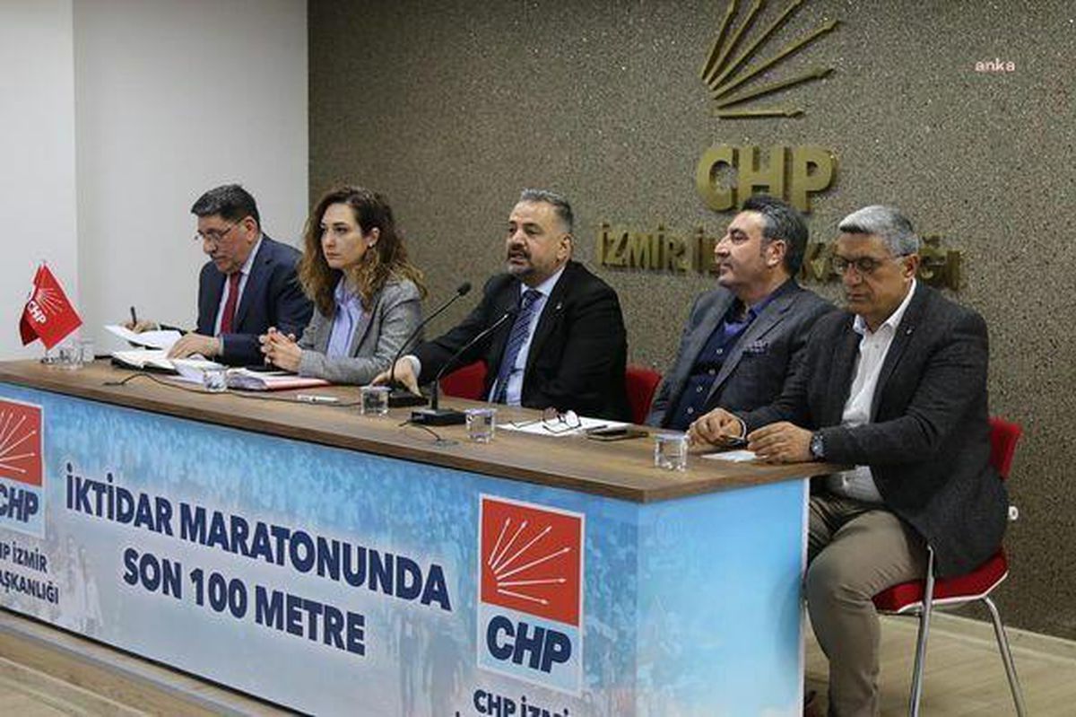 CHP\'nin İzmir\'deki İlçe Başkanları \'Seçim\' Gündemiyle Toplandı