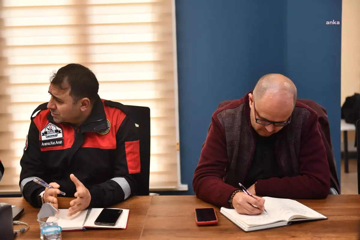 Deprem Bölgesindeki İzlenimler, Esenyurt\'ta Masaya Yatırıldı