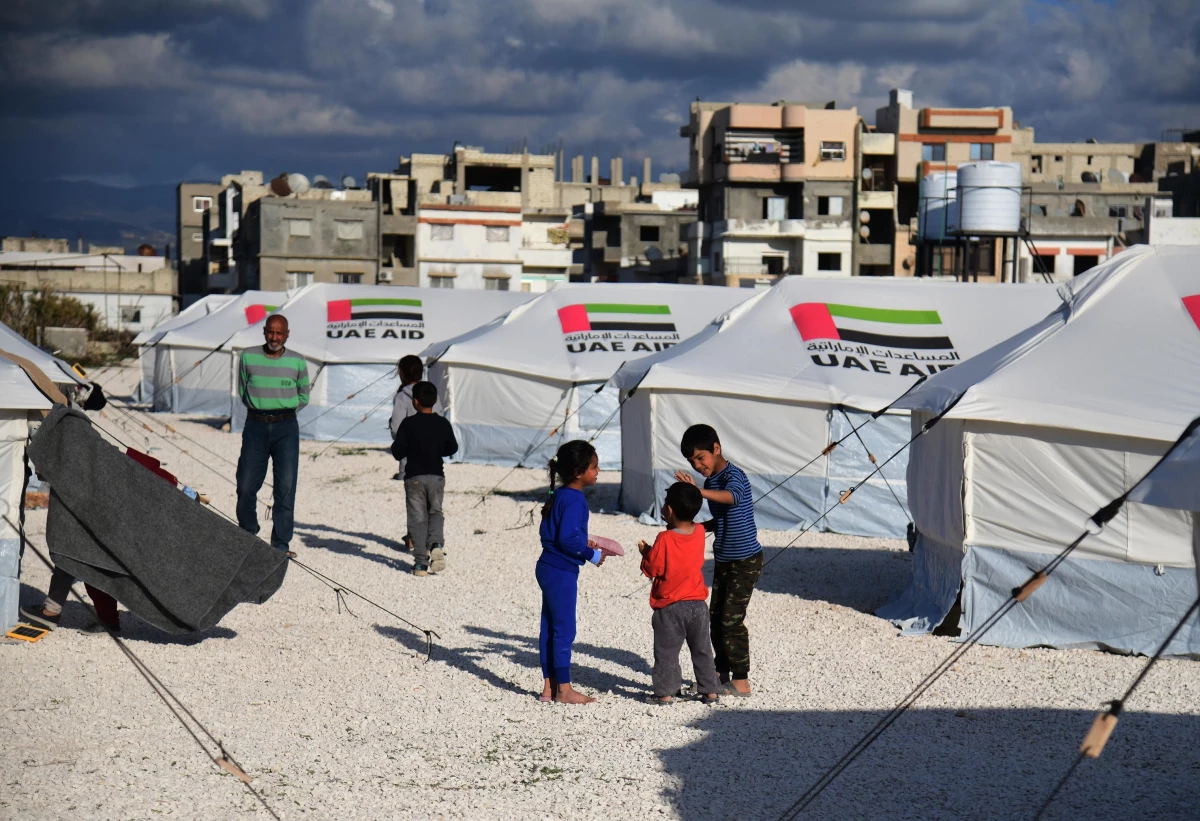 Depremin Vurduğu Suriye\'de Evsiz Kalan Halk Yaşamlarını Çadırlarda Sürdürüyor