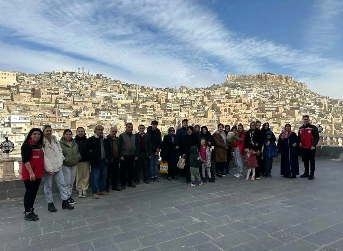 Depremzede aileler, öğrenciler rehberliğinde Mardin\'i gezdi