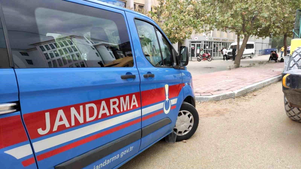 Depremzedeleri dolandıran 17 kişi yakalandı