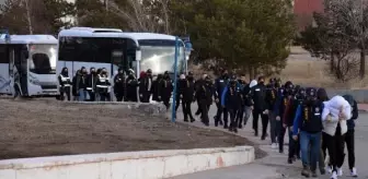 Sahte araç kiralama internet sitesi açarak 39 kişiyi dolandırdılar