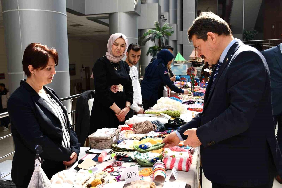 Eskişehir Adliyesindeki yardım kampanyasında depremzedeler için 147 bin 971 TL toplandı