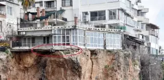 Falezlerde yarık oluşan kaya üzerine 'ev'