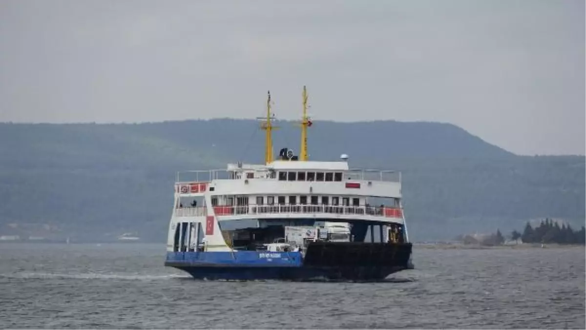 GÖKÇEADA VE BOZCAADA FERİBOT SEFERLERİNE \'FIRTINA\' ENGELİ