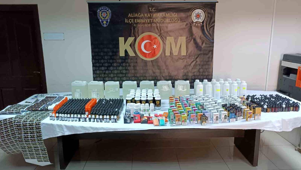 İzmir\'de internet kafeye kaçakçılık operasyonu