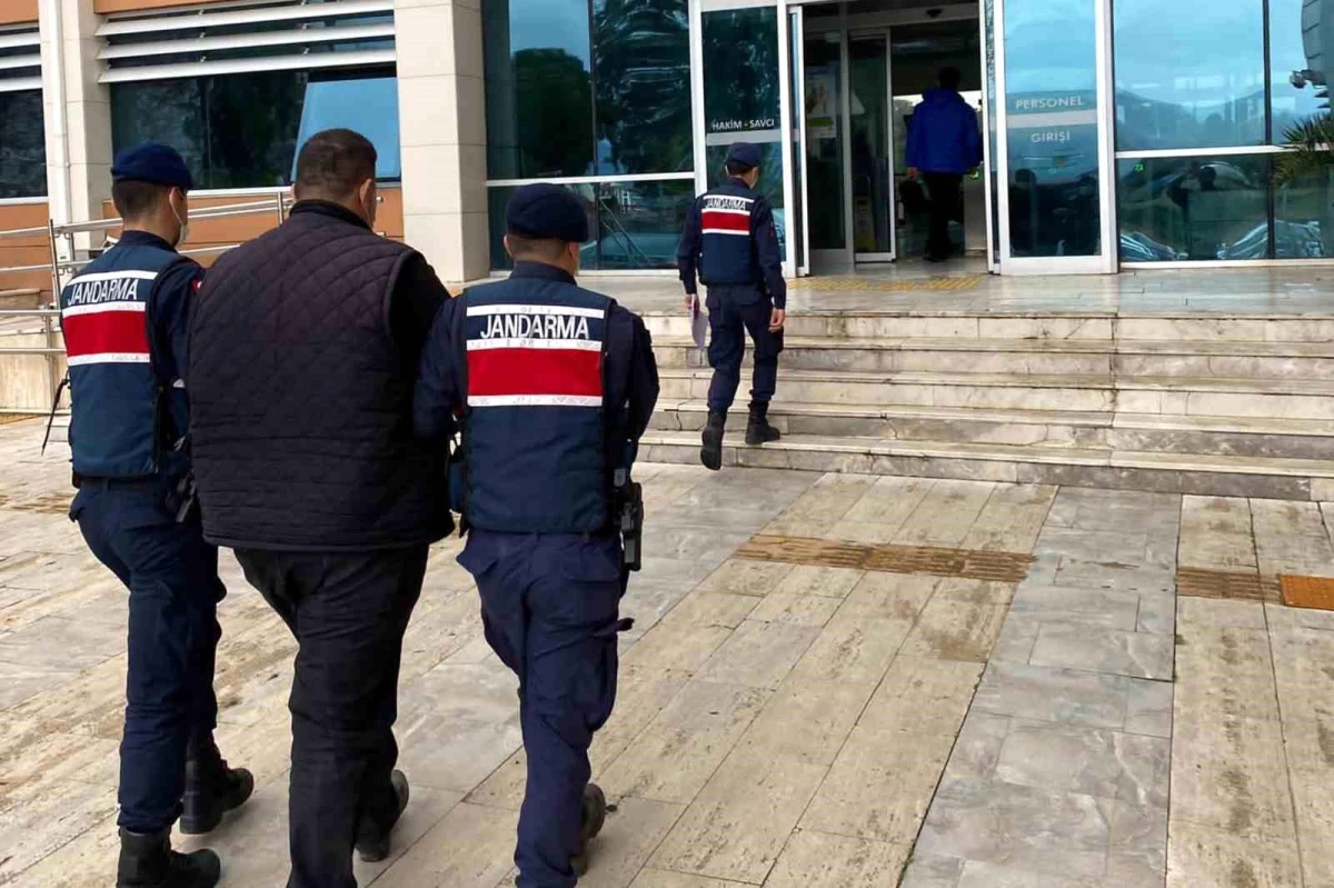İzmir\'de JASAT timleri firari suçlu avında: 9 hükümlü yakalandı