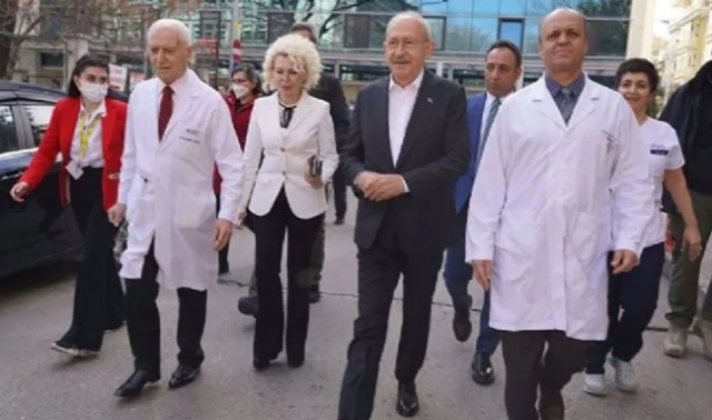 Kılıçdaroğlu aday olduktan sonra ilk ziyaretini Prof. Dr. Mehmet Haberal'a yaptı