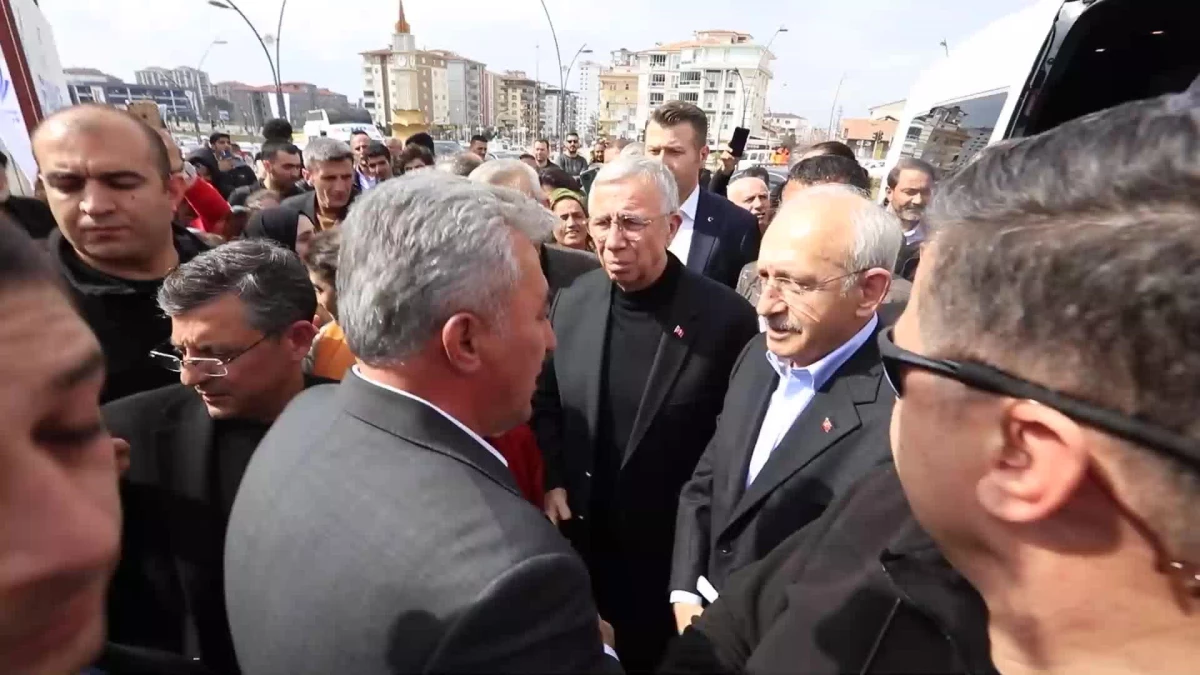 Kılıçdaroğlu, Güzelbahçe Belediyesi\'nin Konteyner Kentini Ziyaret Etti