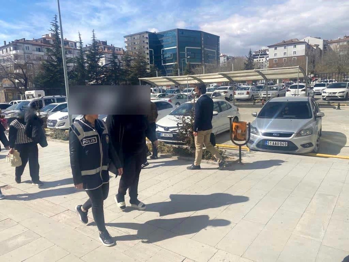 Niğde\'de fuhuş operasyonu: 3 gözaltı