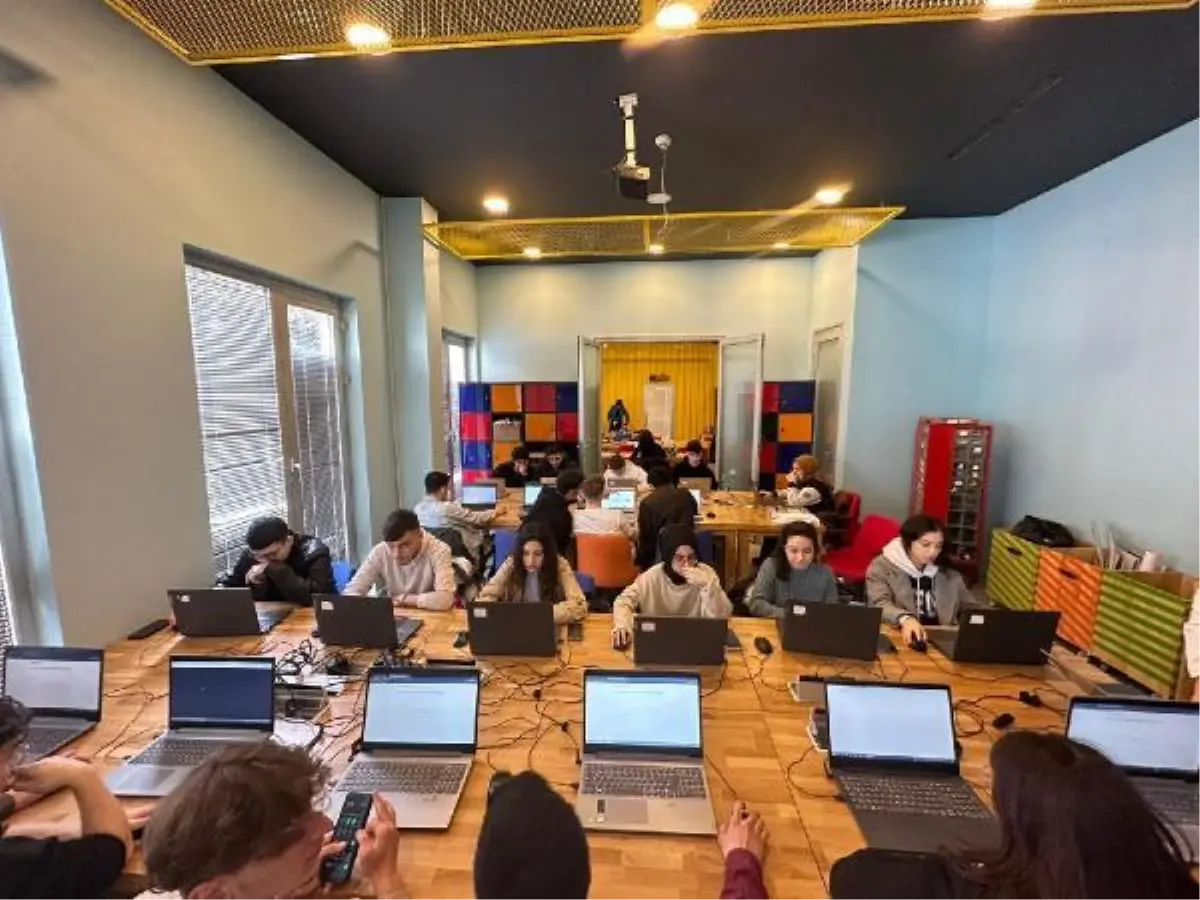 Programlama dili Python eğitimleri Akademi Beyoğlu\'nda başlıyor