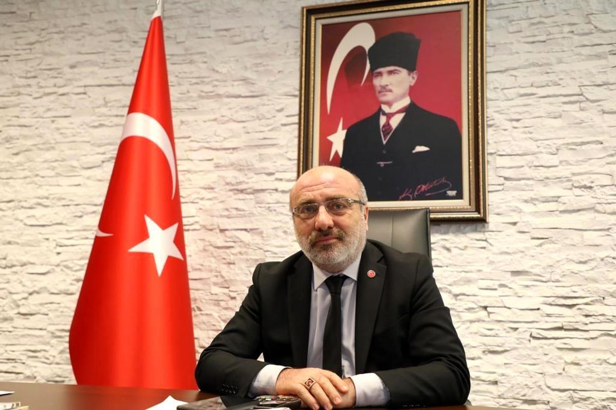 Rektör Karamustafa: "İstiklal Marşı\'nın her kıtası geleceğe güvenle bakmamız gereken manalar içermektedir"