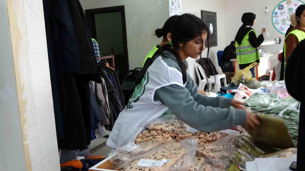 Siirt\'te depremzedelere yönelik destekler sürüyor