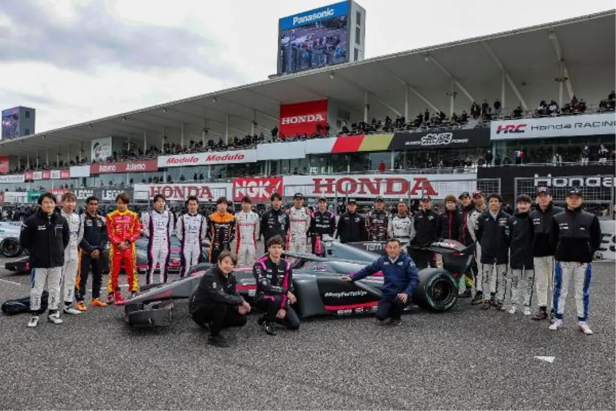 Super Formula pilotları depremden etkilenen vatandaşları andılar