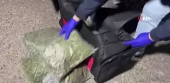 Şüphe üzerinde durdurulan araçtan 15 kilo uyuşturucu çıktı