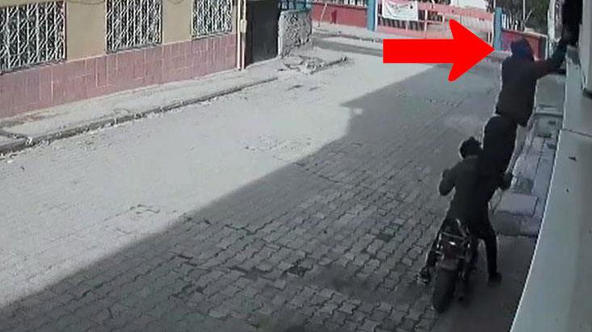 12 saniyede amaçlarına ulaştılar! Sıradan bir hırsızlık olayına çaldıkları şey damga vurdu