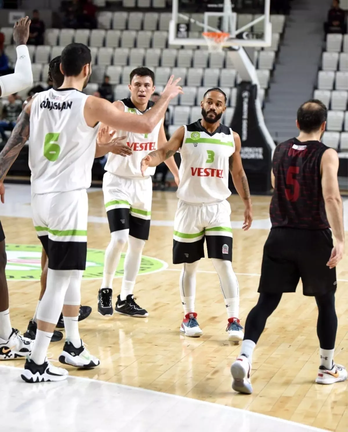 Basketbol Süper Ligi: Manisa BBSK: 69 Gaziantep Basketbol: 65