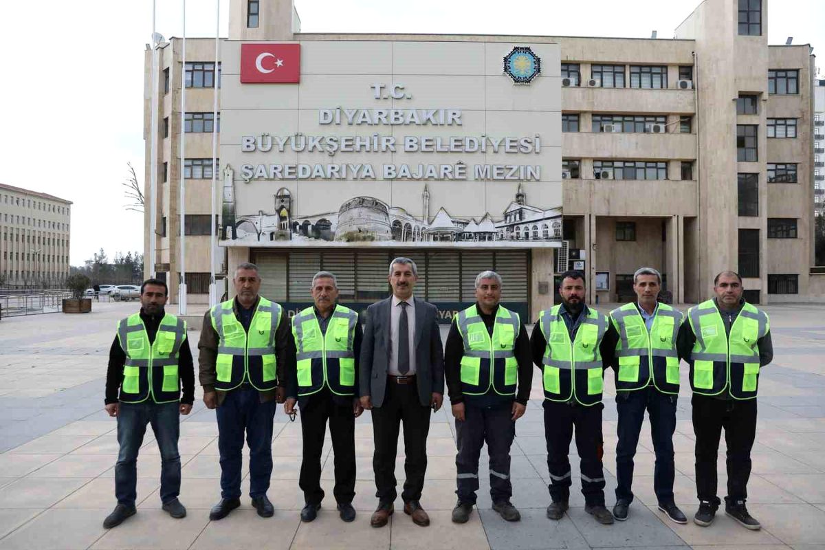 Diyarbakır\'dan Hatay\'daki inşaat çalışmalarına destek gönderdi