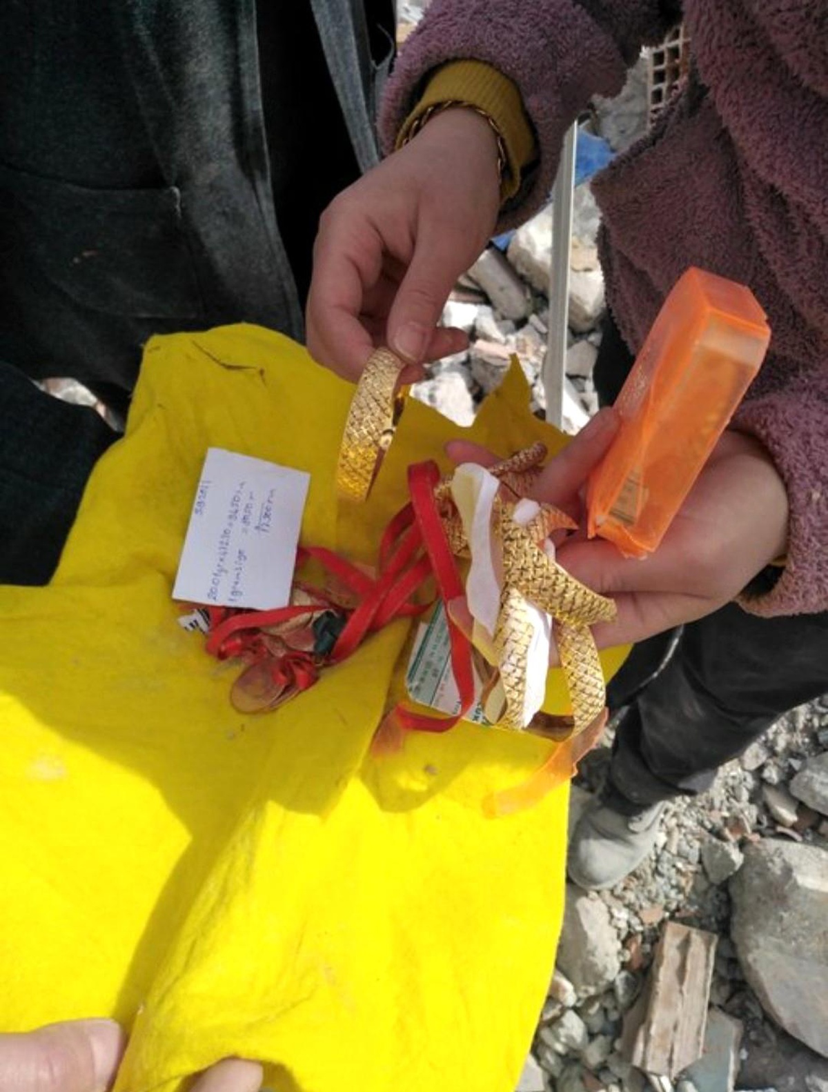 Elazığ Belediyesi görevlilerinden alkışlanacak hareket