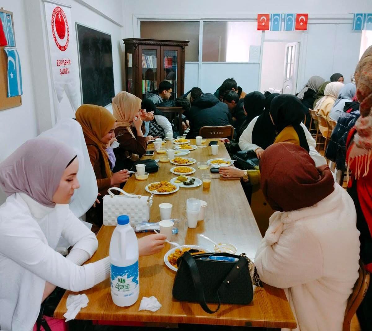 Eskişehir'de okuyan Türk Dünyası öğrencileri, Türklüğünün yöresel lezzetleri etrafında toplandı