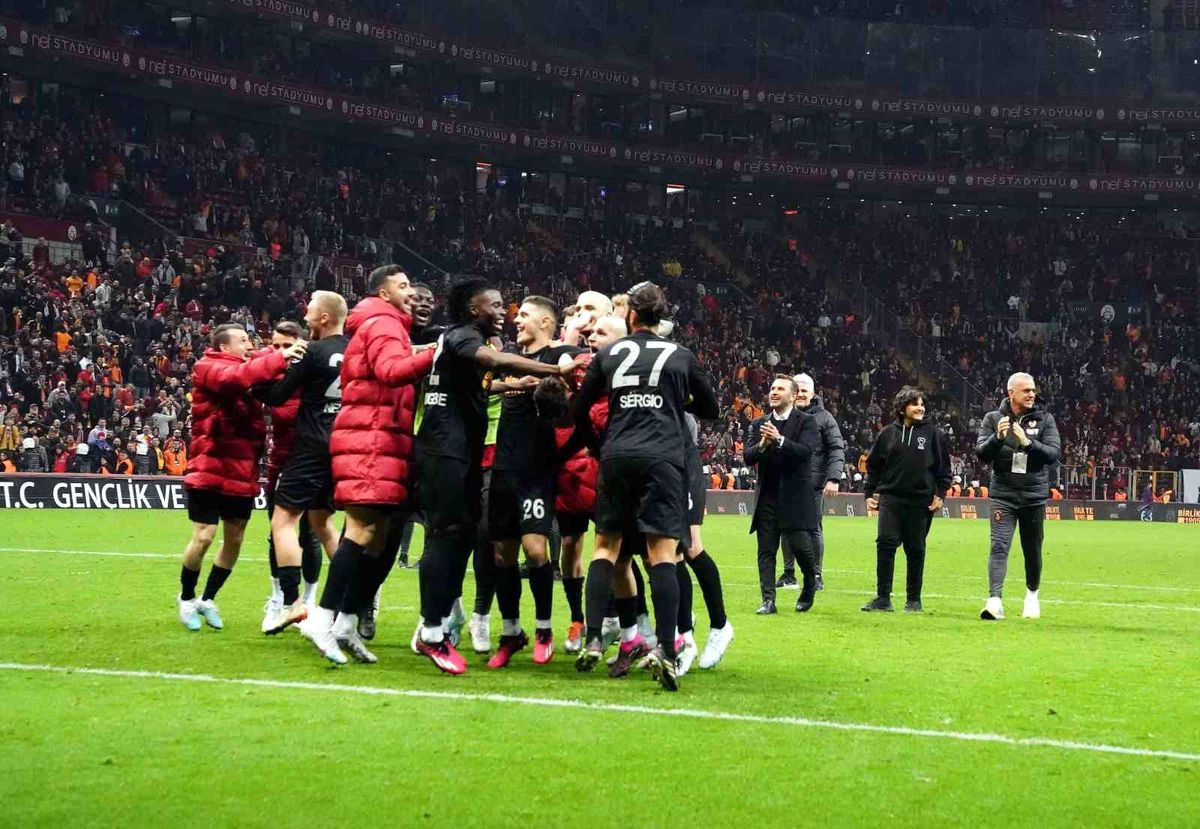 Galatasaray galibiyet serisini 17\'e çıkardı