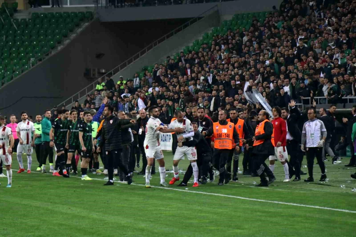 Gergin geçen Sakaryaspor Samsunspor maçı PFDK\'ya sevk edildi