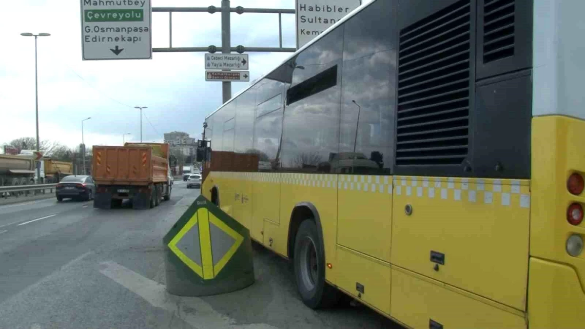 İETT otobüsü bariyere çarptı, 4 kişi yaralandı