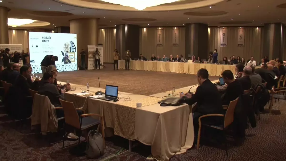 İkinci Yüzyılın İktisat Kongresi\'nde Depremin Ana Gündem Maddelerinden Biri Olduğunu Belirten Tunç Soyer: "Deprem Bölgelerinde CHP\'li Belediyelerin...