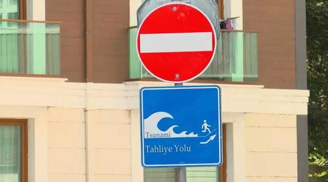 İstanbul'da 17 ilçe tsunami riski altında! Uyarı tabelaları asıldı
