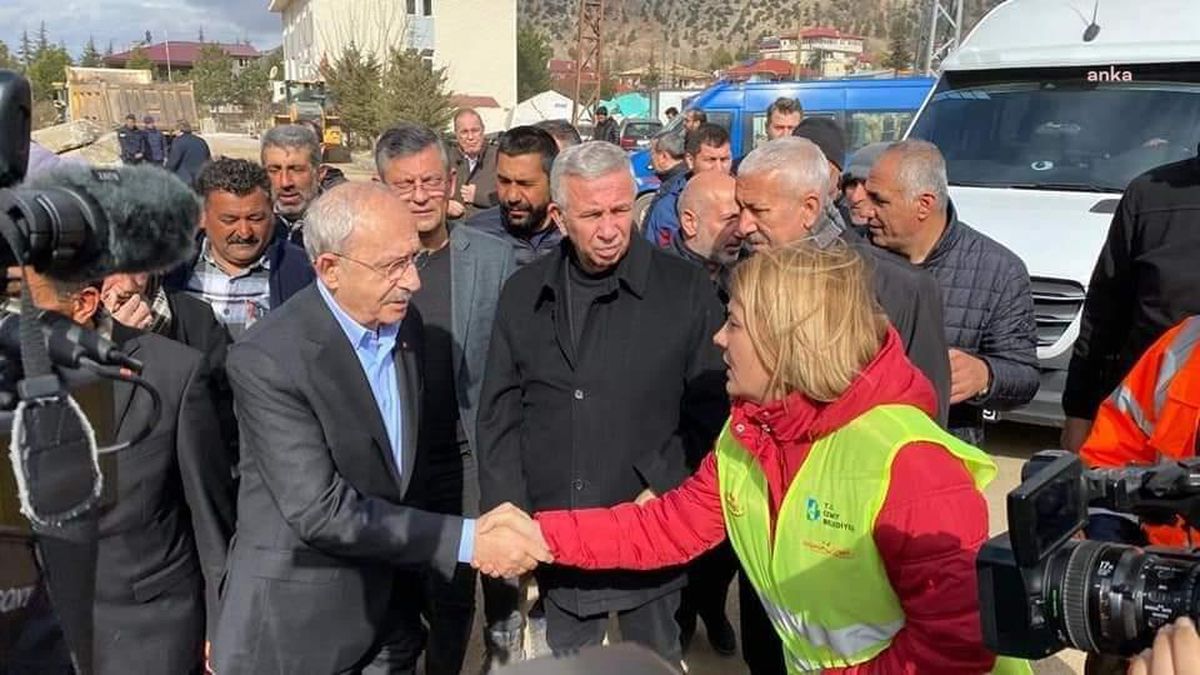 İzmit Belediye Başkanı Hürriyet, Kılıçdaroğlu ile Birlikte Deprem Bölgesinde